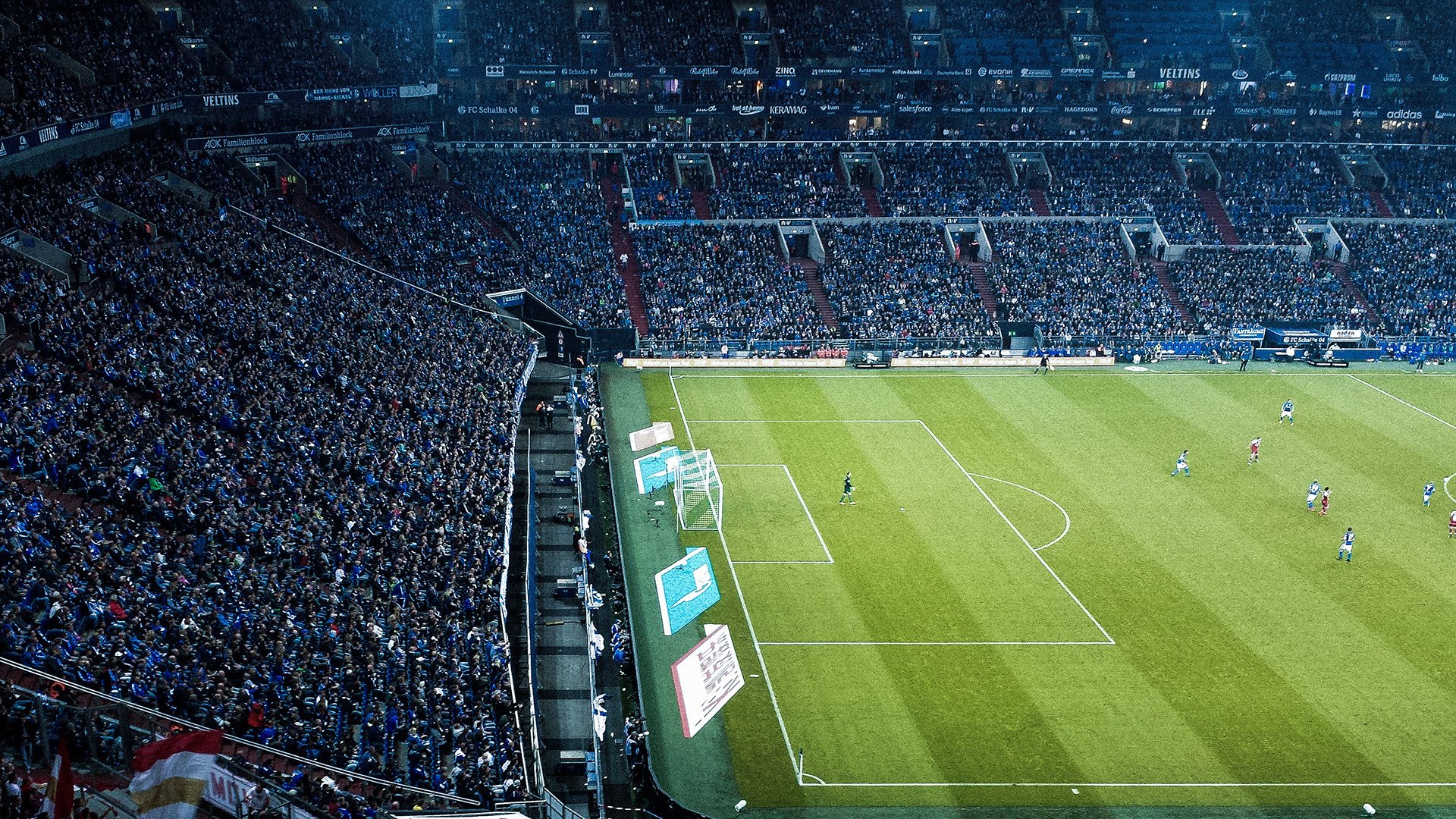 扎马莱克球迷支持力度加大，主场气氛火爆，扎克莱罗